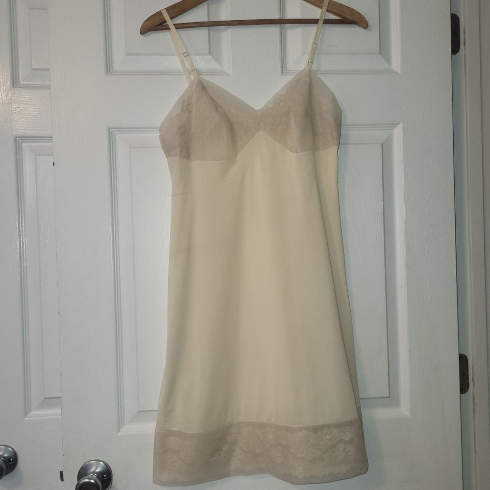 Vintage‎ Vanity Fair Slip Lingerie Women's Size 36 Ivory Lace Adjustable Straps